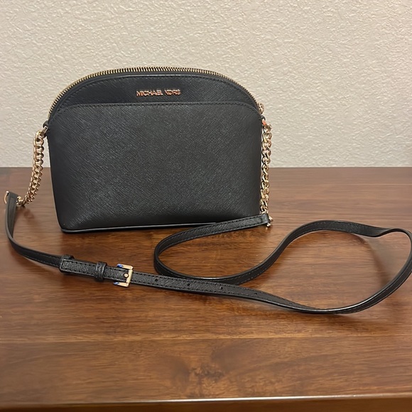 Michael Kors Jet Set Travel MD Dome Crossbody & Wallet, like new! - Picture 3 of 4